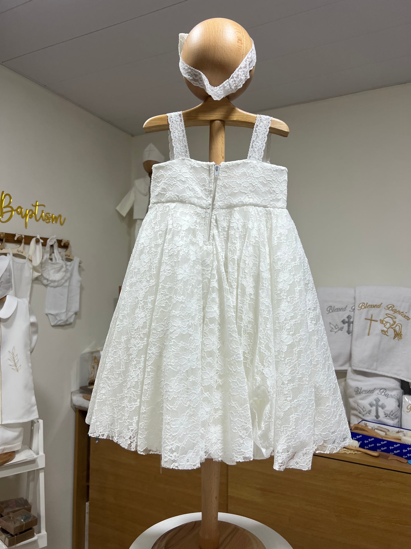 Dentelle Sleeveless Gown